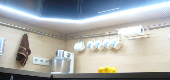 Применение профиля для светодиодных лент на кухне